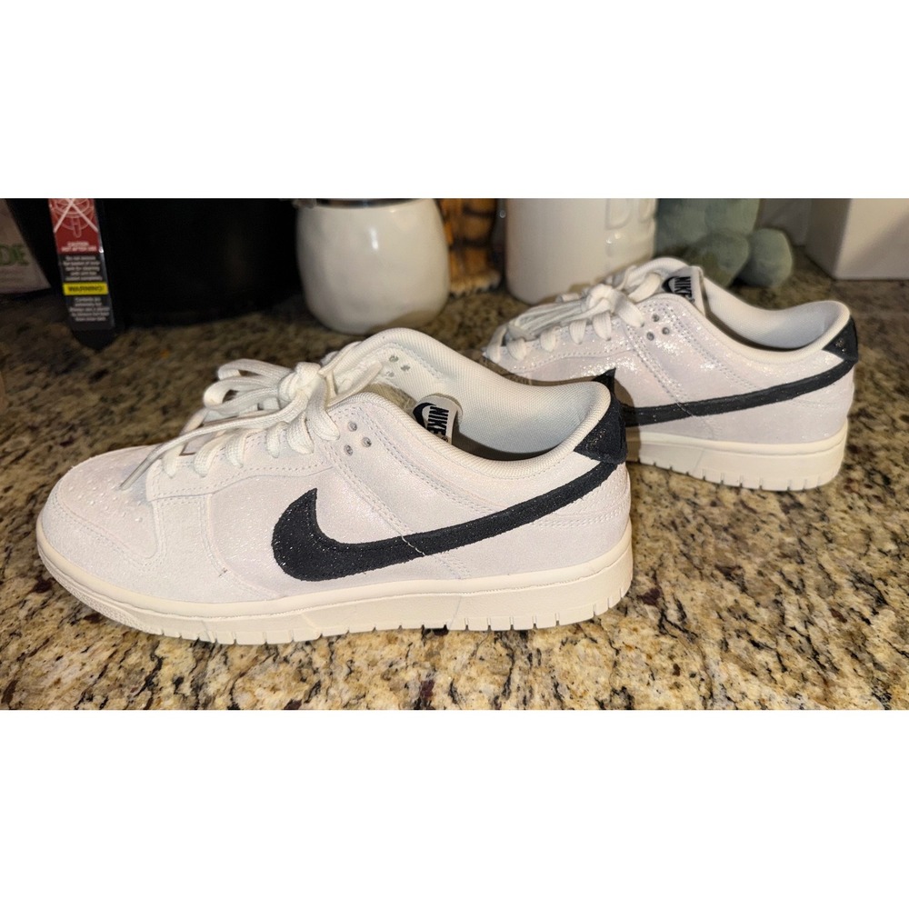 Nike Women's Dunk Low SE White Glittery Suede Shoe Size 8 NWOB